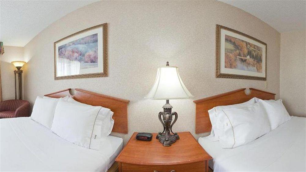 Holiday Inn Express & Suites Vermillion, An Ihg Hotel Экстерьер фото