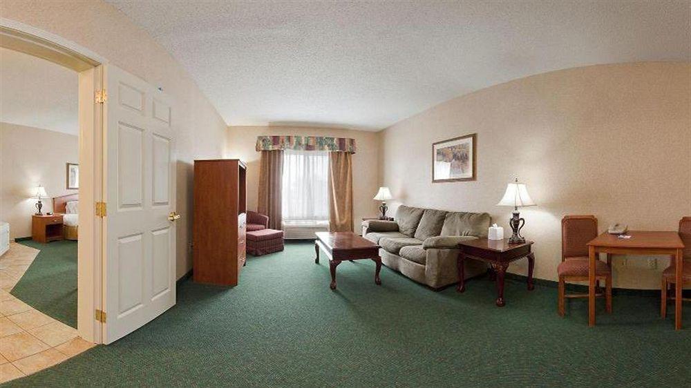 Holiday Inn Express & Suites Vermillion, An Ihg Hotel Экстерьер фото