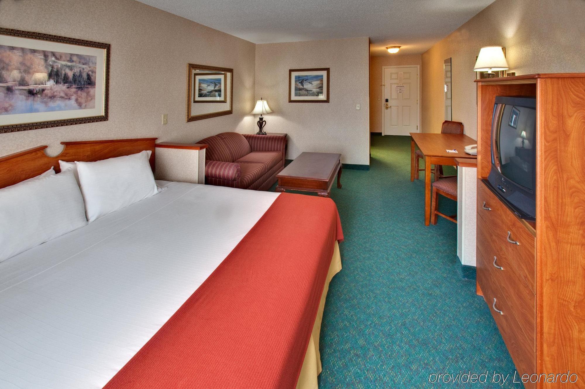 Holiday Inn Express & Suites Vermillion, An Ihg Hotel Номер фото