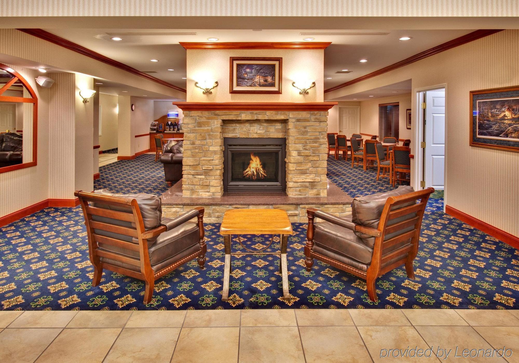 Holiday Inn Express & Suites Vermillion, An Ihg Hotel Экстерьер фото