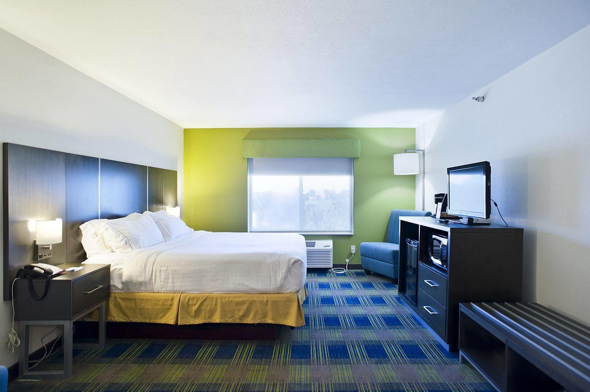Holiday Inn Express & Suites Vermillion, An Ihg Hotel Экстерьер фото
