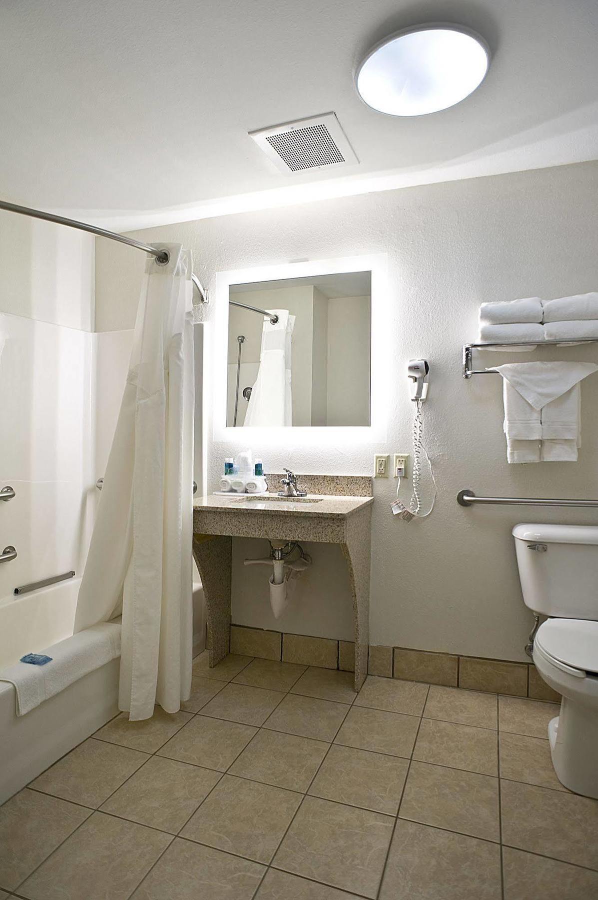 Holiday Inn Express & Suites Vermillion, An Ihg Hotel Экстерьер фото