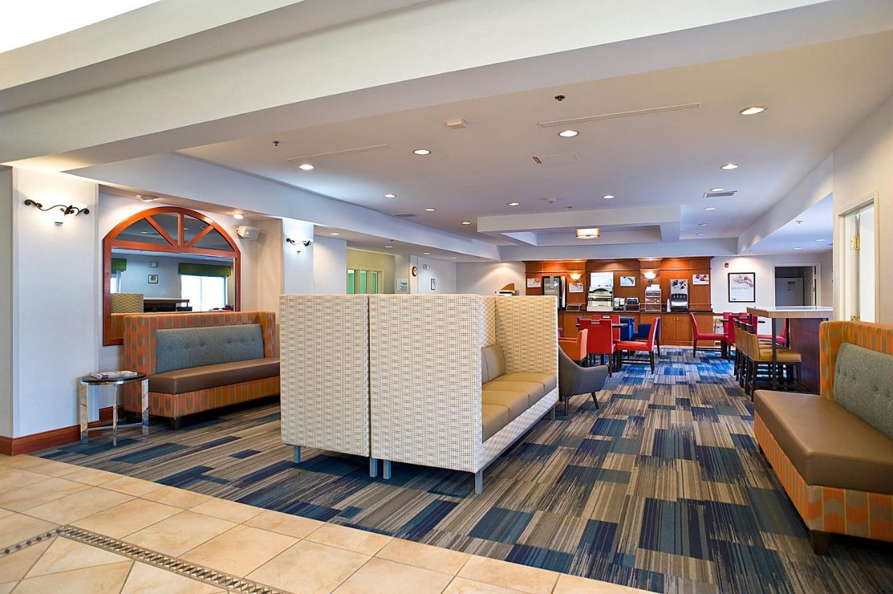 Holiday Inn Express & Suites Vermillion, An Ihg Hotel Экстерьер фото