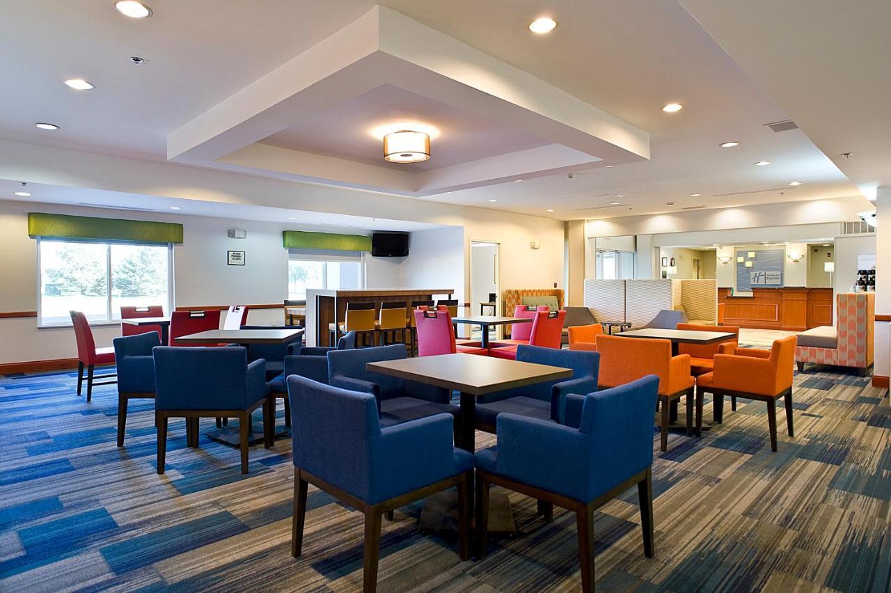Holiday Inn Express & Suites Vermillion, An Ihg Hotel Экстерьер фото
