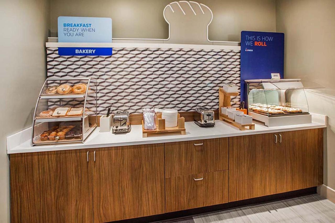 Holiday Inn Express & Suites Vermillion, An Ihg Hotel Экстерьер фото